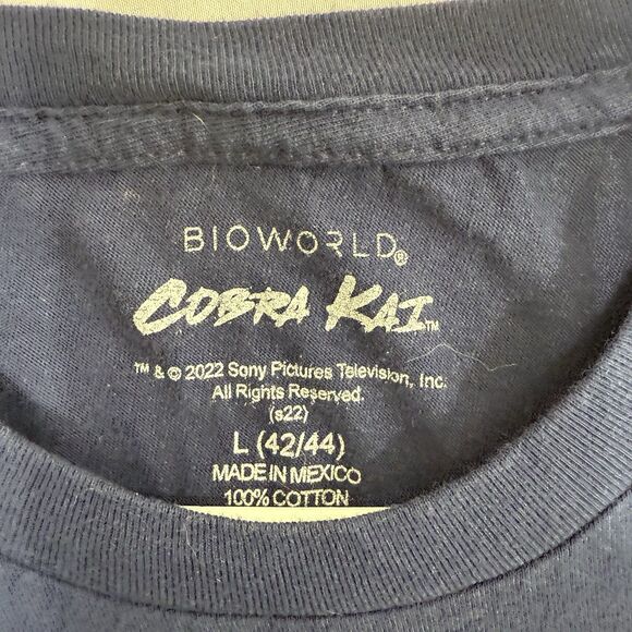 Bioworld Cobra Kai Never Dies Sz Lg T-Shirt Blue 100% Cotton Excellent Used Con - Picture 4 of 8